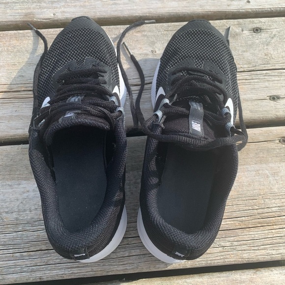 Nike Downshifter 9 Running Shoes Black White Youth Size 4Y - Picture 9 of 11